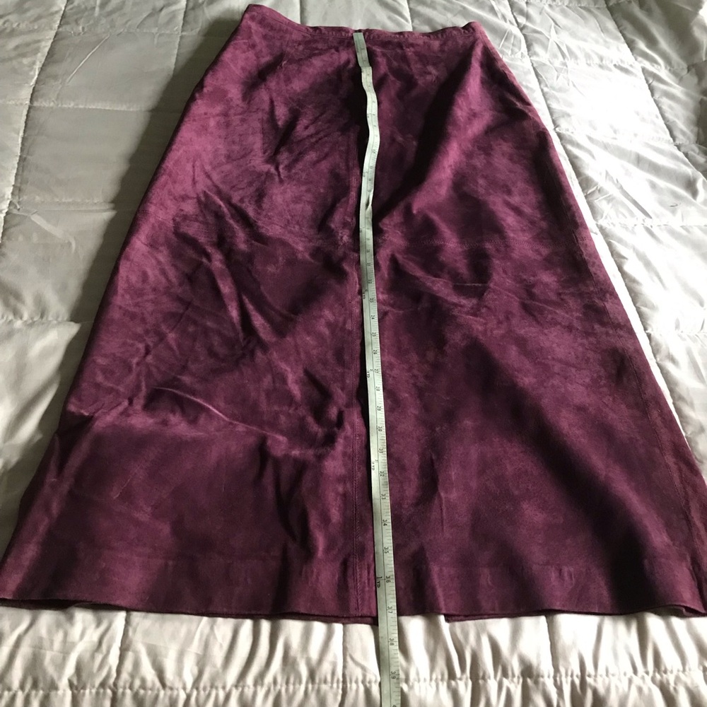 Elegant unworn high quality suede Midi Skirt - Eggplant 
Size 12 Brandon Thomas - Picture 11 of 11